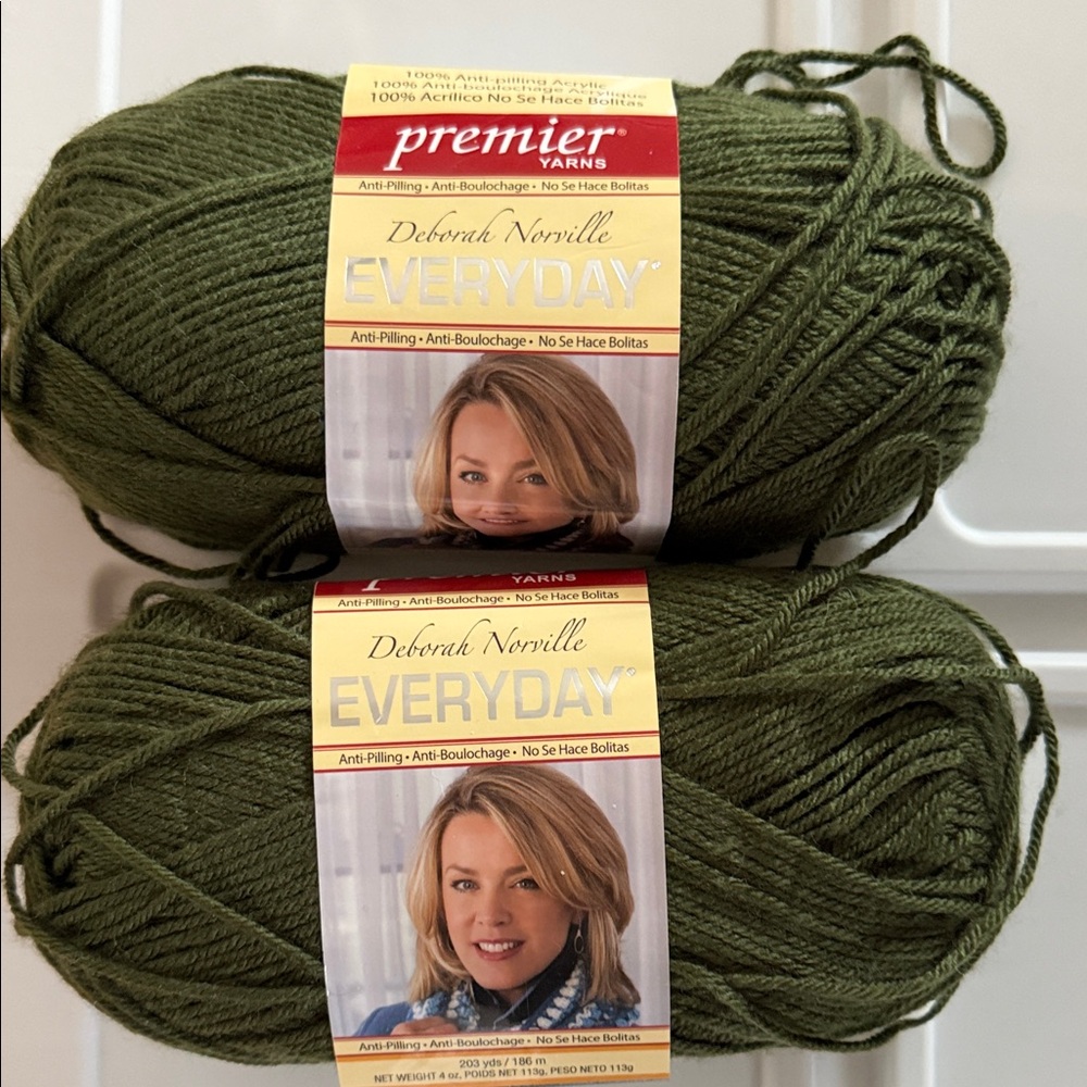 Premier Everyday yarn
Color:pine green
Size: 4 oz each
Lot of 2